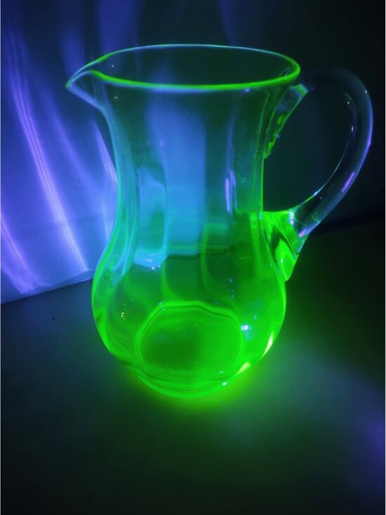 Large Antique vaseline uranium glass art deco water pitcher 9", ca 1930 - Picture 1 of 10